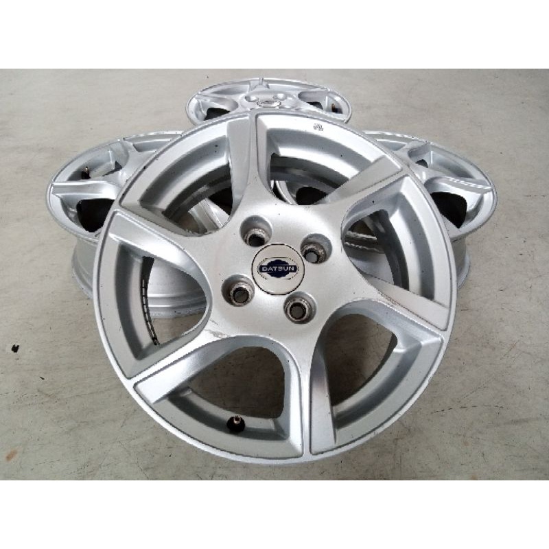 Velg Mobil Bekas Original Datsun GO+ Ring 15 Holle 4x100 Silver