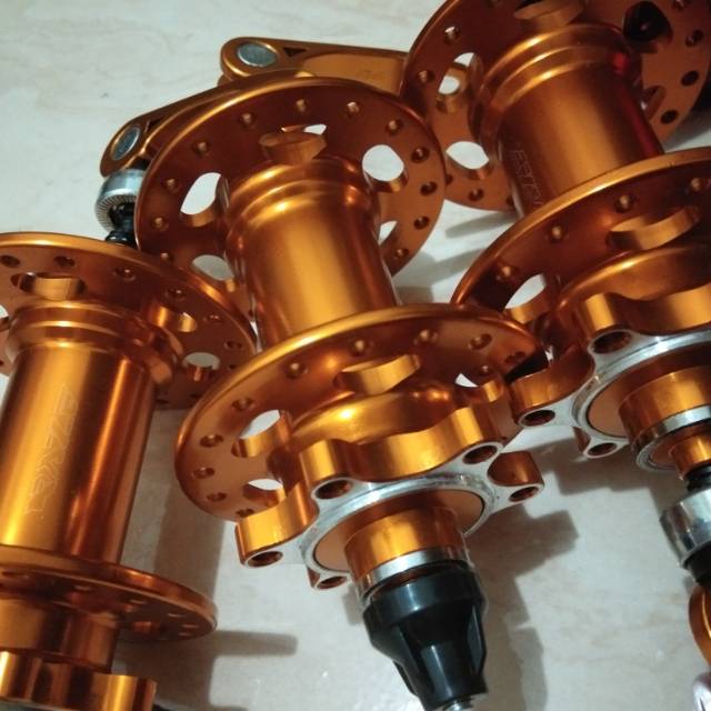 Hub & freehub 36 hole merah dan gold