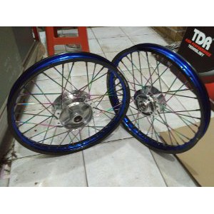 sepaket velg tdr tuton  tromol  jari  cakram dpn  untuk karisma revo supra Bagus