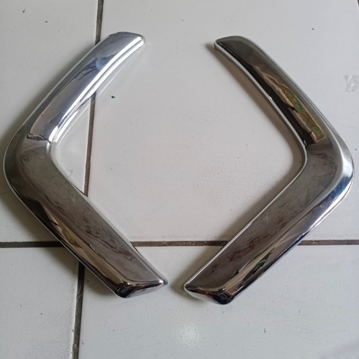 lis bemper depan innova venturer