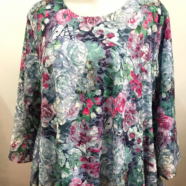 Atasan brukat motif bunga