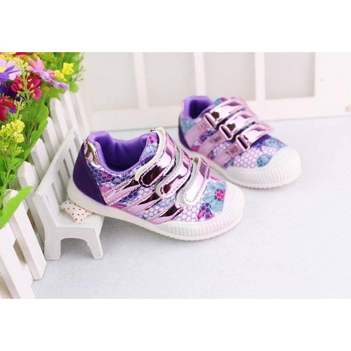 Sepatu anak perempuan model casual warna ungu kretekan