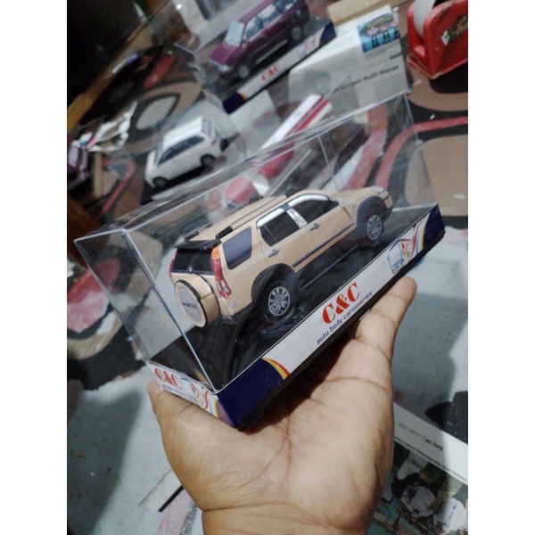 miniatur mobil honda crv