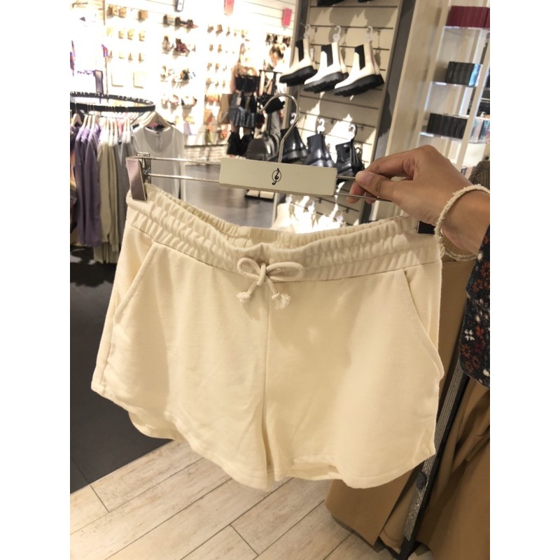 Jastip Celana Pendek Stradivarius New