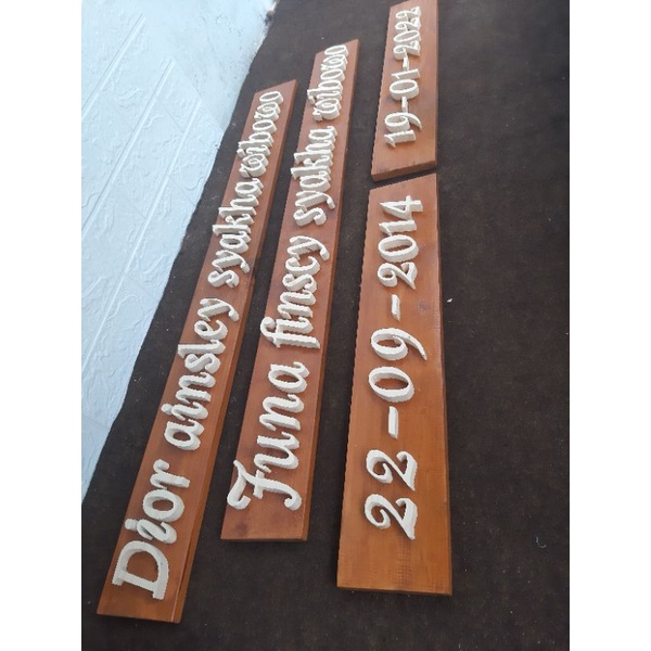 

papan nama kayu