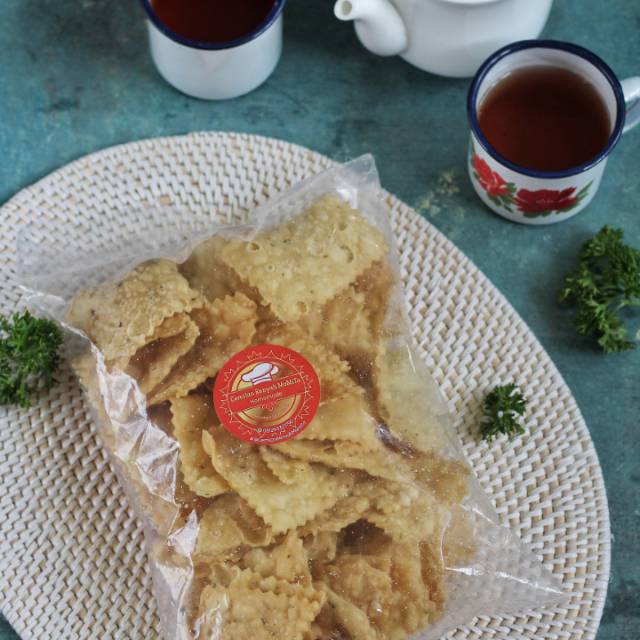 

Keripik bawang / Kue Bawang / keripik pangsit / Kue simping