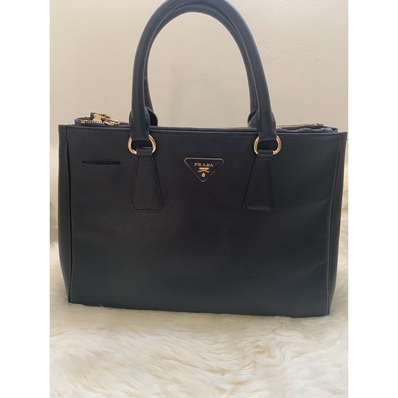 Preloved prada safiano black hitam size 32 gold hardware authentic never been used