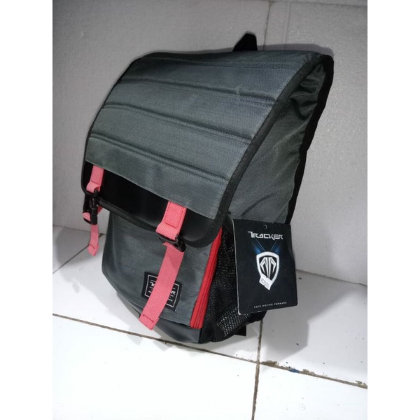 Tas ransel merk TRACKER dengan slot laptop