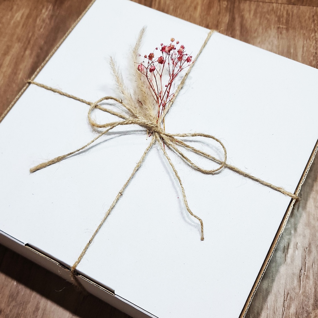 

TALI GONI RAMI RUSTIC 3PLY 3MM PER 2 METER HIASAN BOX IKAT KADO HAMPERS KARDUS