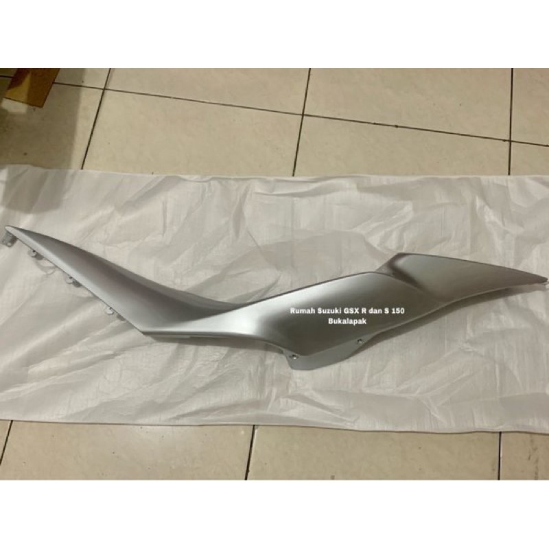 Body Belakang Kiri Suzuki GSX R dan S150 Kanan Silver