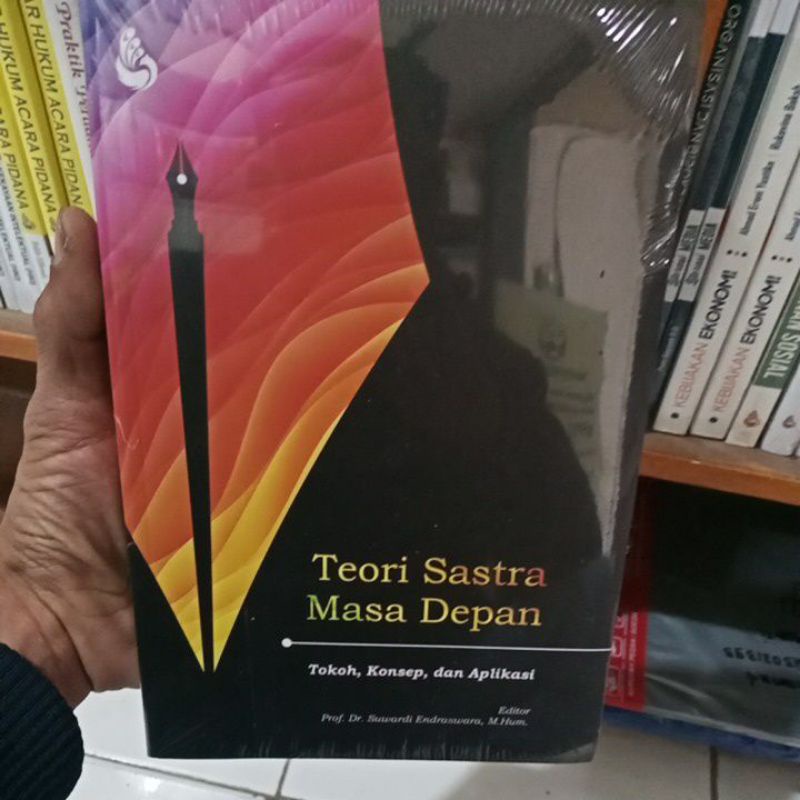 

buku teori sastra masa depan
