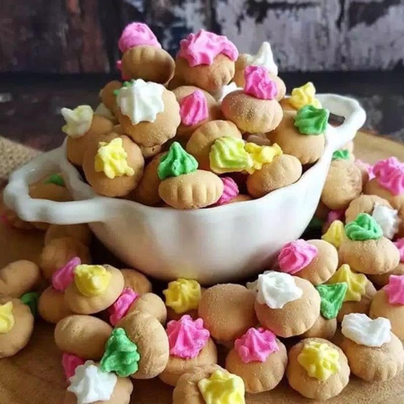 

Kue Kancing / Gem kue kancing cemilan kue jadul