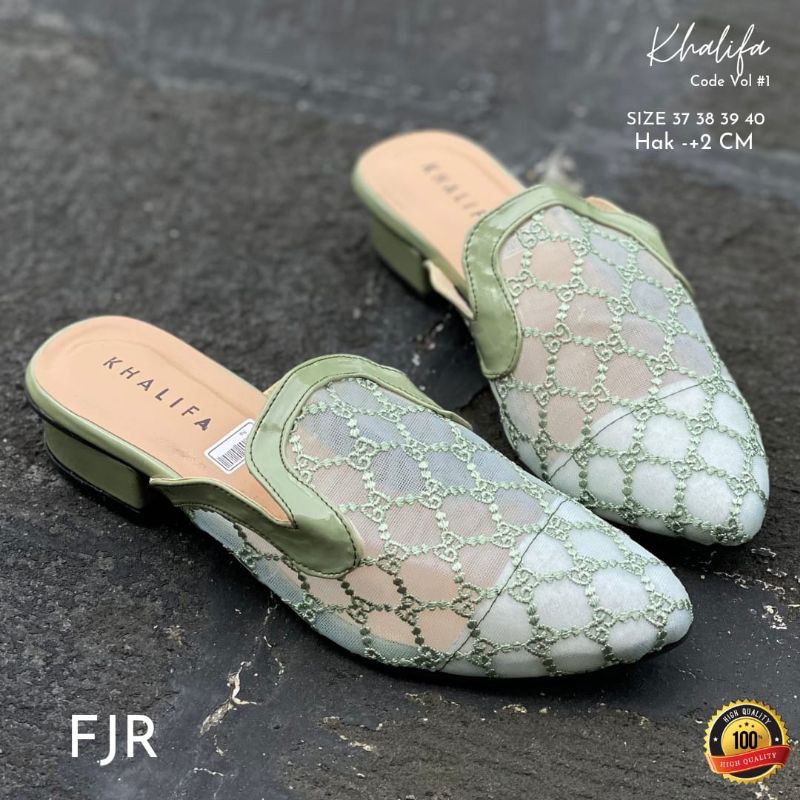 Sepatu hak pendek khalifa