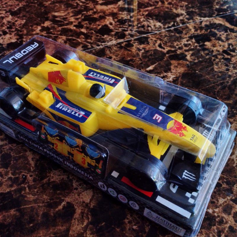 MAINAN MOBIL FORMULA RACING