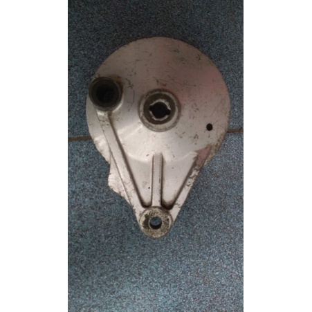 Cover Tutup Tromol Belakang Dudukan Kampas Rem Belakang Honda Supra Fit New Original