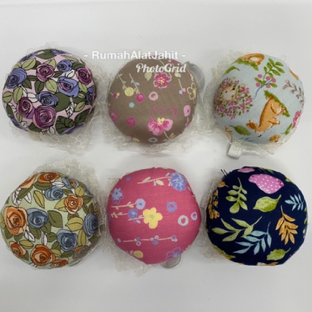 Bantalan Jarum / Pin Cushion bentuk Gelang Tangan