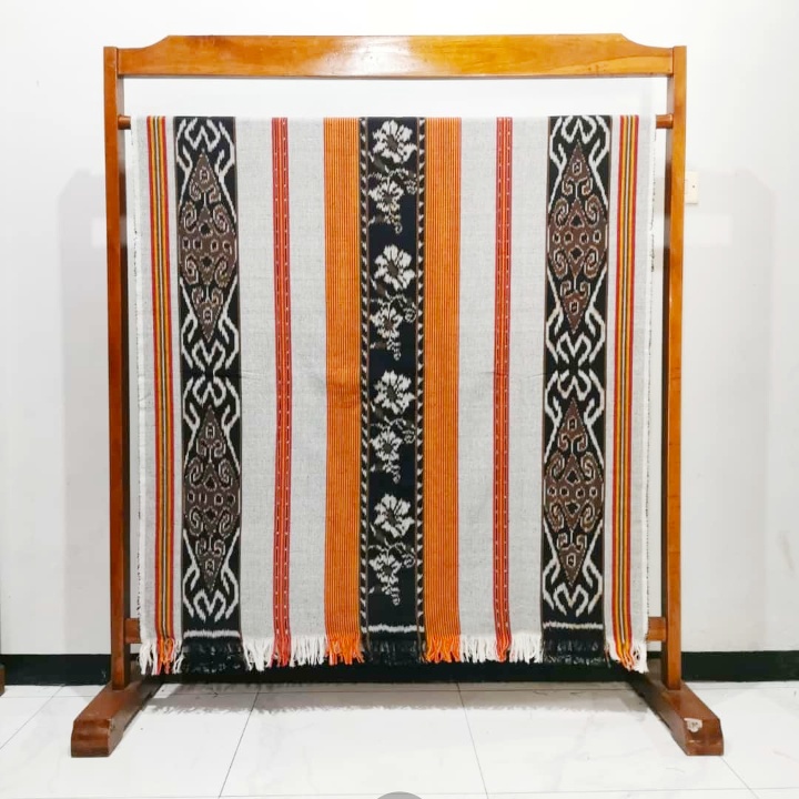 Kain tenun blanket salur putih oranye etnik tenun