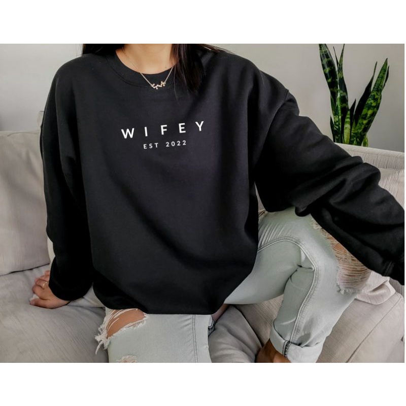 Sweater Crewneck WIFEY (S - 6XL) (CUSTOM TAHUN) Sweatshirt Wanita MoM Gift Fashion OVERSIZE Bride BIGSIZE Jumbo Street Style Mama Hoodie 5XL 4XL 3XL 2XL XL L M