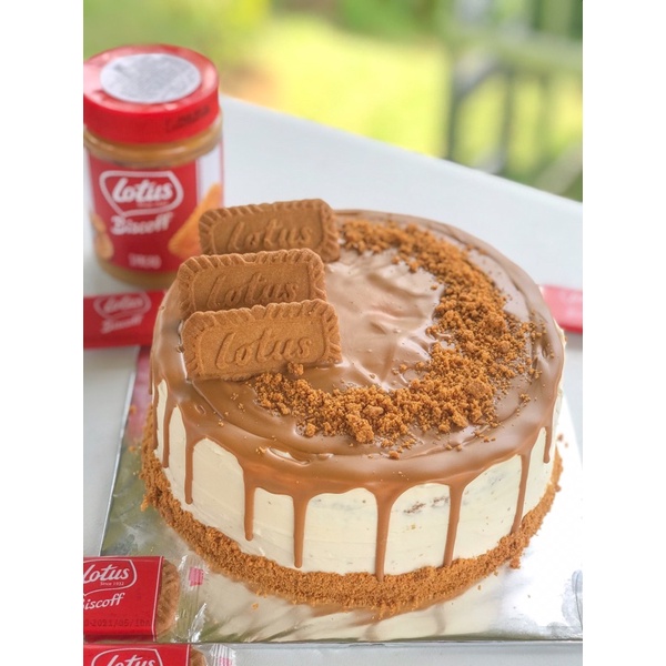 

LOTUS BISCOFF DRIP CAKE