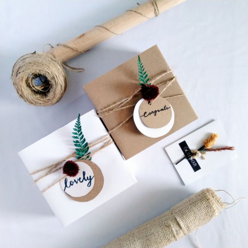 

Hampers Hamper Hijab Gift Box Hadiah Kado Ulang Tahun Wisuda White Rustik Hand Tag Circle Premium