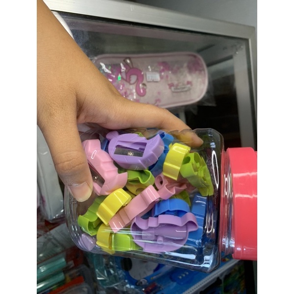 

Rautan pensil toples bentuk daun
