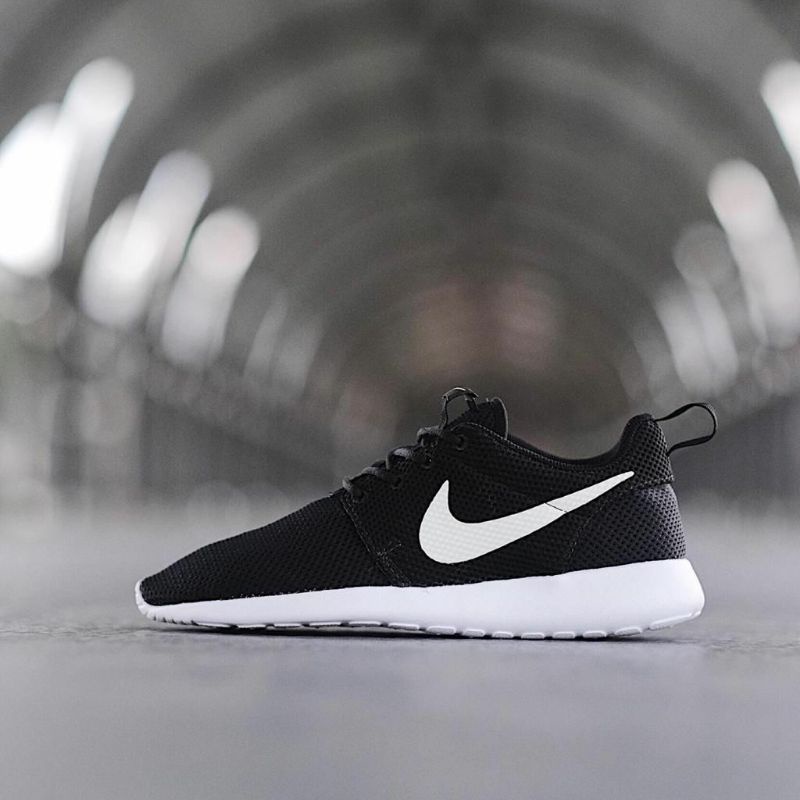 nike kaishi run black white