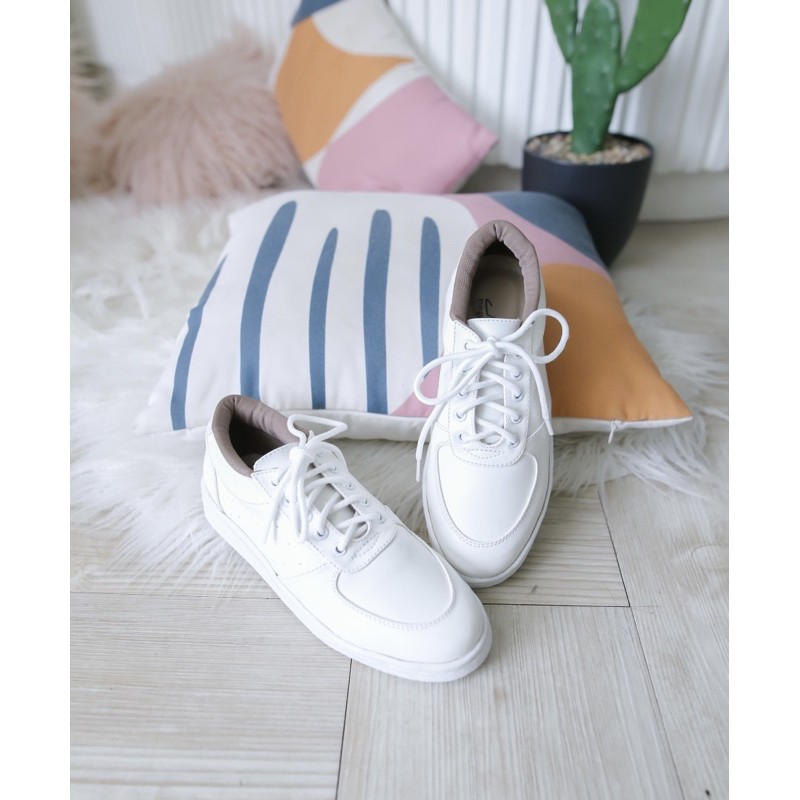 WHITE SNEAKERS - Sepatu wanita / sneakers wanita