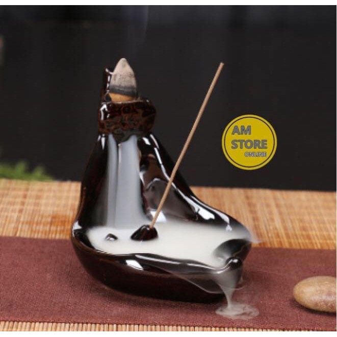 Tempat bakar dupa asap hiolo air terjun