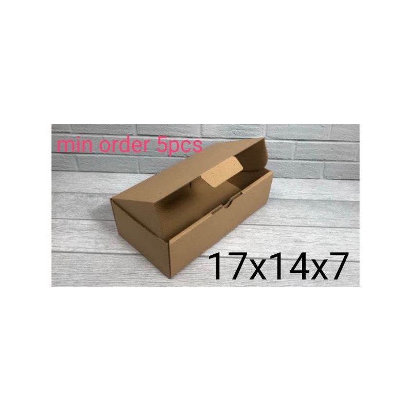 

kardus box die cut ukuran 17x14x7. @2300per pcs