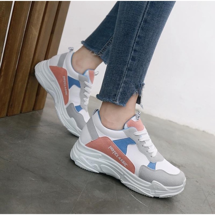 Sepatu Fashion Wanita Trendi / Sepatu Sneakers Fashion Wanita Terbaru