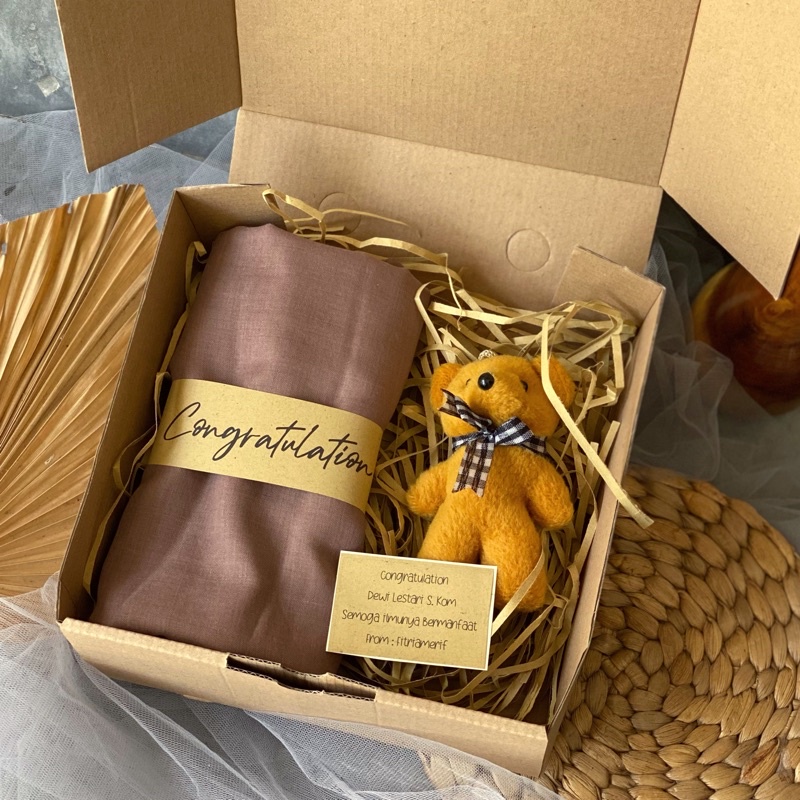 HAMPERS JILBAB HIJAB / HAMPERS LEBARAN / HAMPERS WISUDA / KADO WISUDA / HAMPERS MURAH