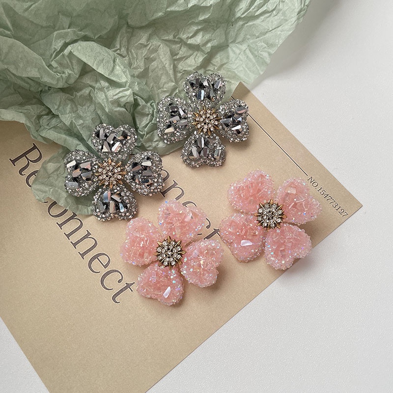 Anting Bentuk Bunga Aksen Berlian Untuk Wanita