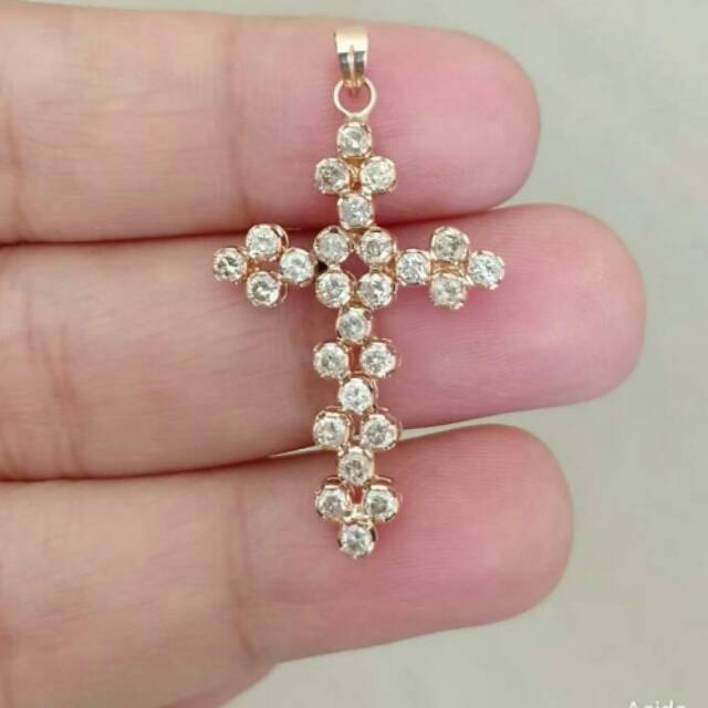 Berlian medan liontin salib