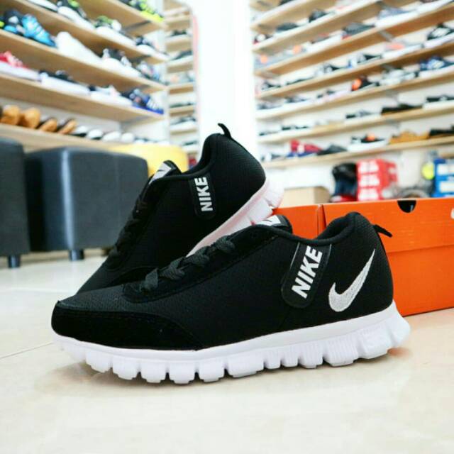 SEPATU SEKOLAH ANAK NIKE