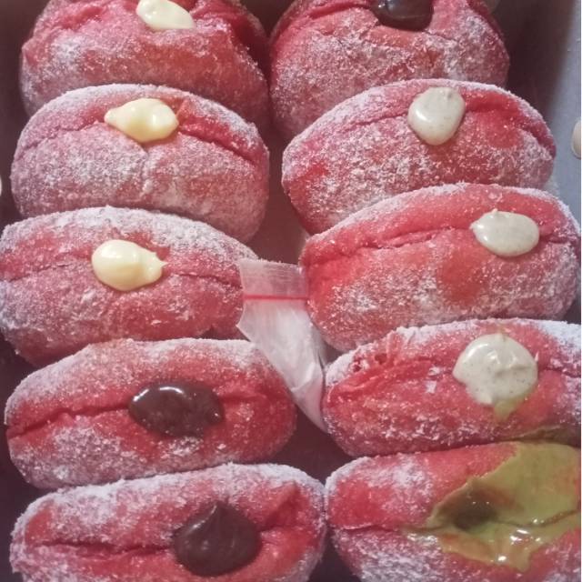 Donat bomboloni red velvet