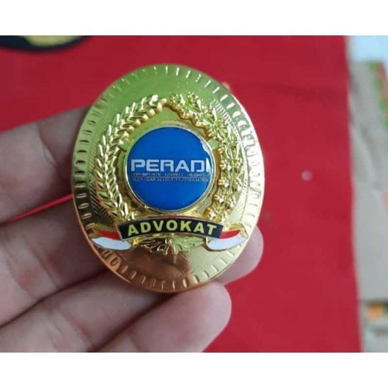 PIN PERADI model oval magnet