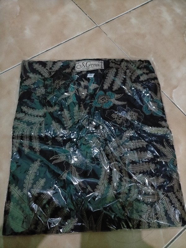 Batik Myrna - Kemeja Batik Lengan Pendek Baju Atasan Pria Motif Daun Pete Dongker