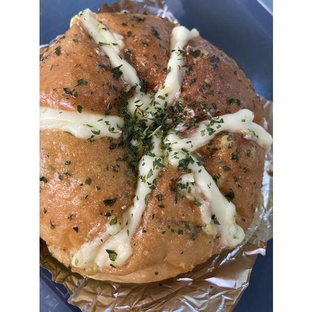

♧ KOREAN GARLIC CHEESE BREAD ™