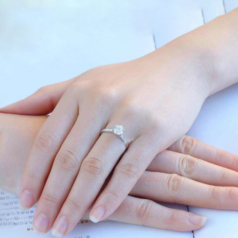 Cincin Platinum Moissanite Gaya Klasik Untuk Wanita