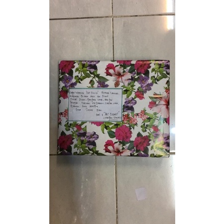 KERTAS KADO