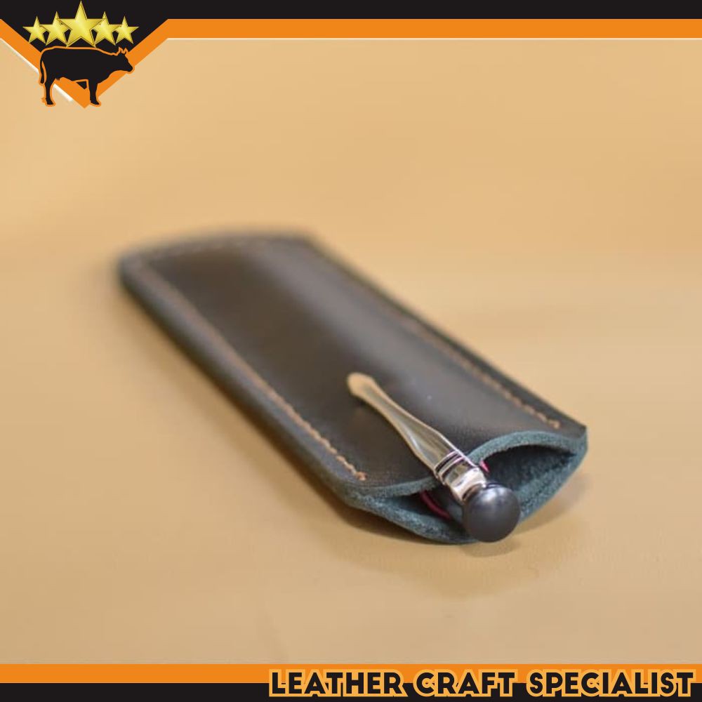 

TEMPAT PENSIL DAN PULPEN DARI KULIT SAPI ASLI WARNA HITAM LEATHER GOOD KULIT SAPI ASLI