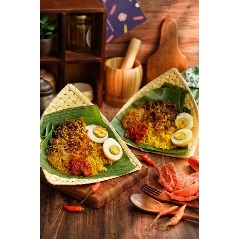 

Nasi Kuning / Nasi Kuning Manado / Nasi Kuning Enak