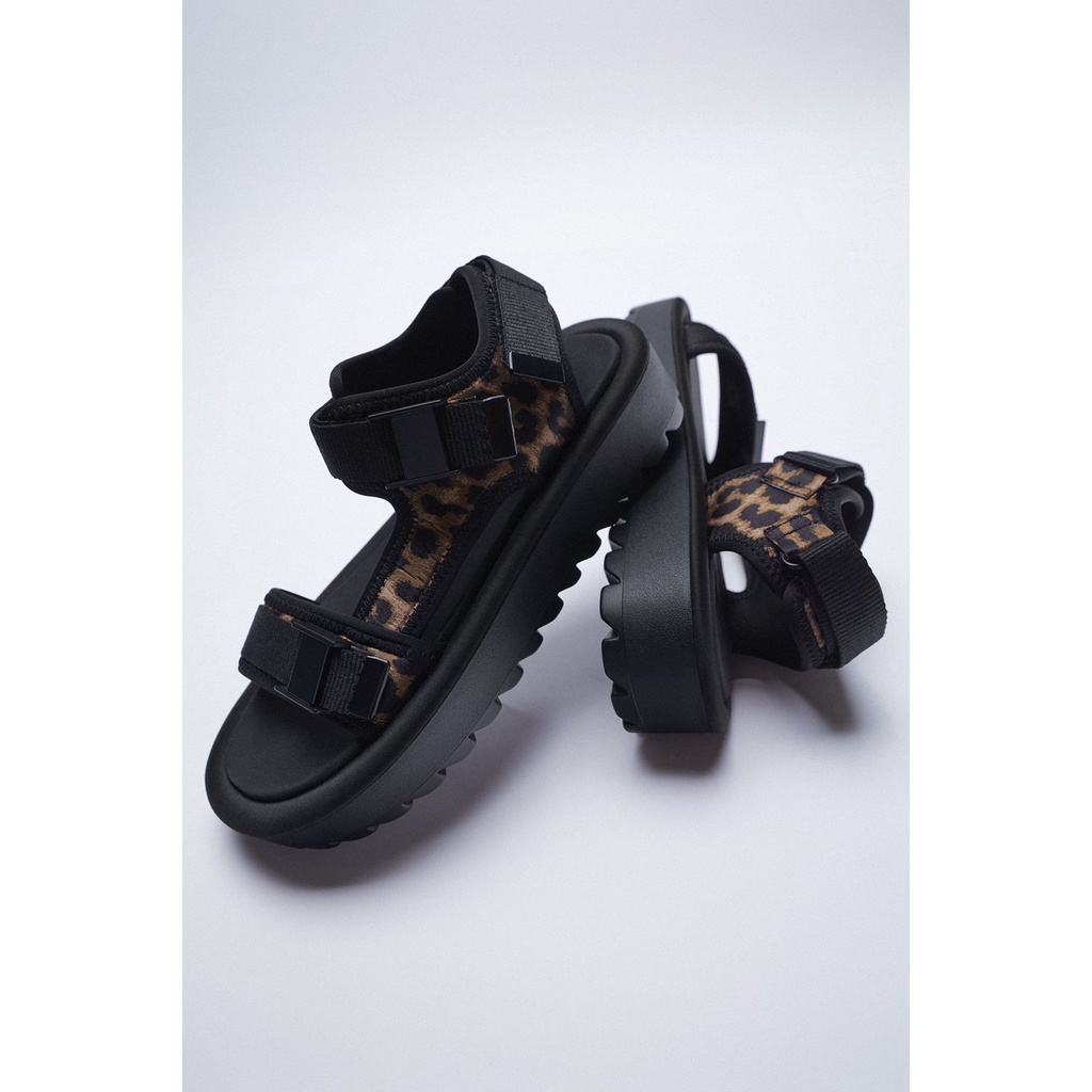 Z** flar sporty sandal with animal print