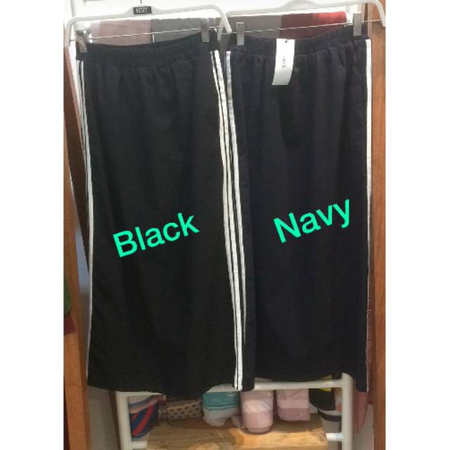 Preloved skirt black versus city