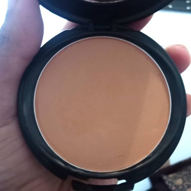 SOLD Make Over Powerstay Matte Powder Foundation PRELOVED