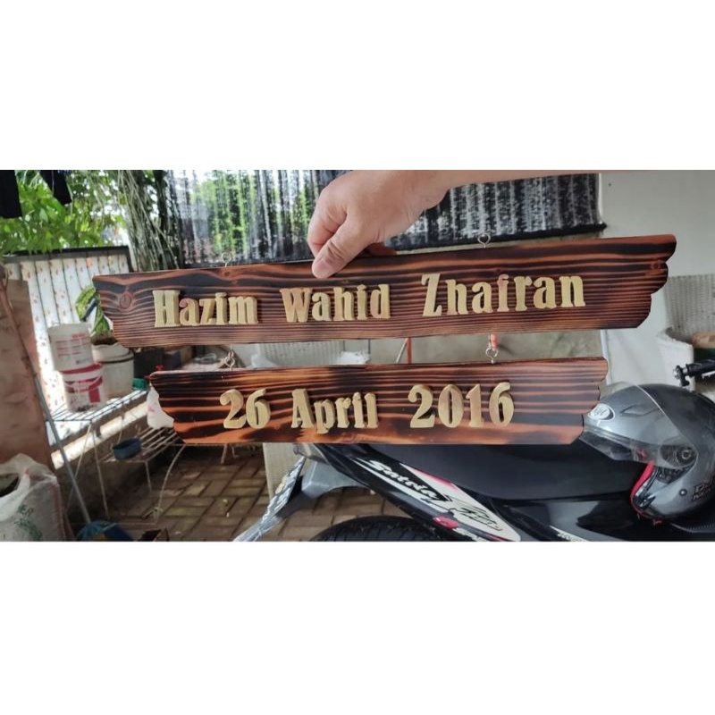 

papan nama gantung