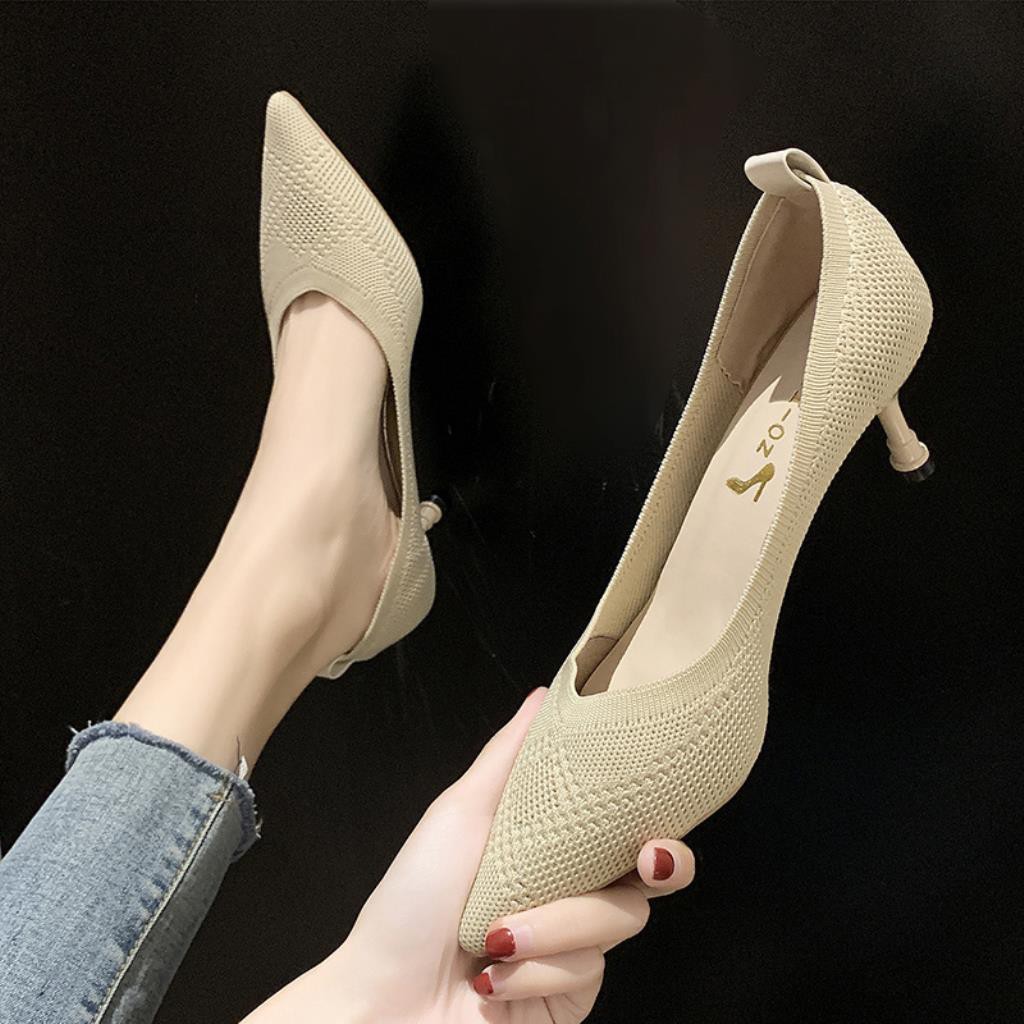 Sepatu High Heels Pointed Toe Warna Merah Untuk Wanita Sepatu High Heels Pointed Toe Warna Merah Untuk Wanita