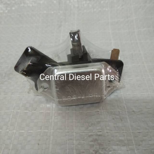 IC Regulator Alternator Hitachi C240 12V