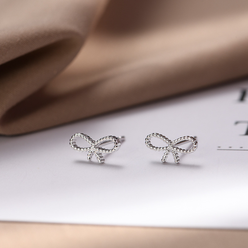 Anting Tusuk Bentuk Pita Aksen Berlian Imitasi Warna Permen Gaya Korea Untuk Wanita