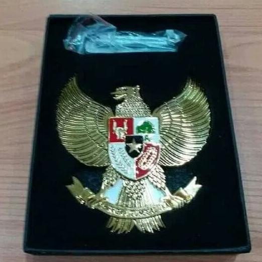 Emblem Grill/Plat Nomor Mobil Garuda Pancasila Mobil Calya